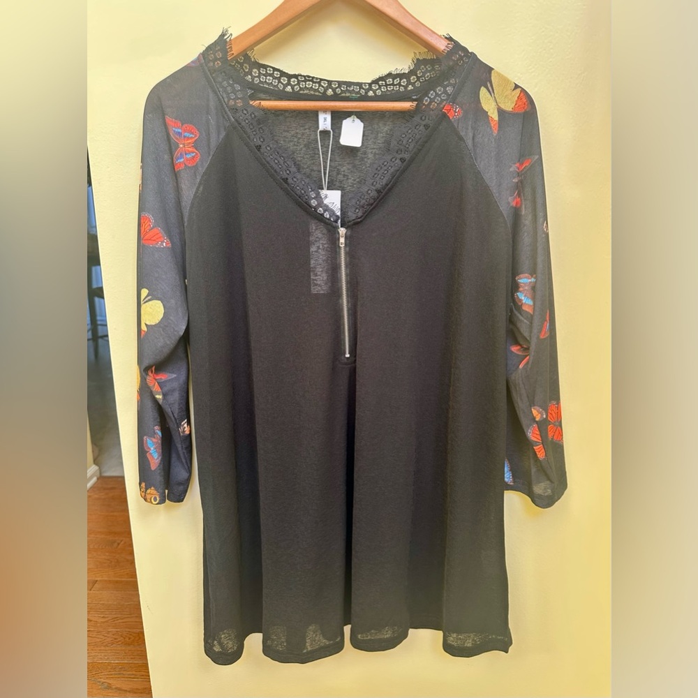 ROSEGAL NWT Black Butterfly Sleeve Women's Top